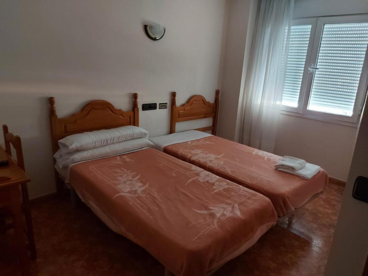 Hostal Linares Villanueva de Argano Exterior photo